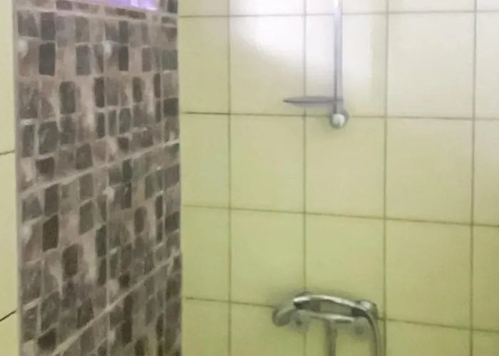 شقة Lovely In With Sauna